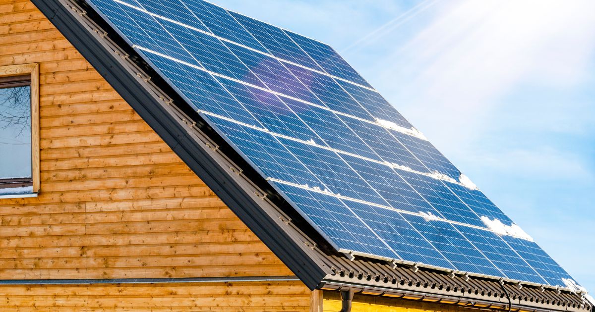 fotovoltaicke-panely-snih